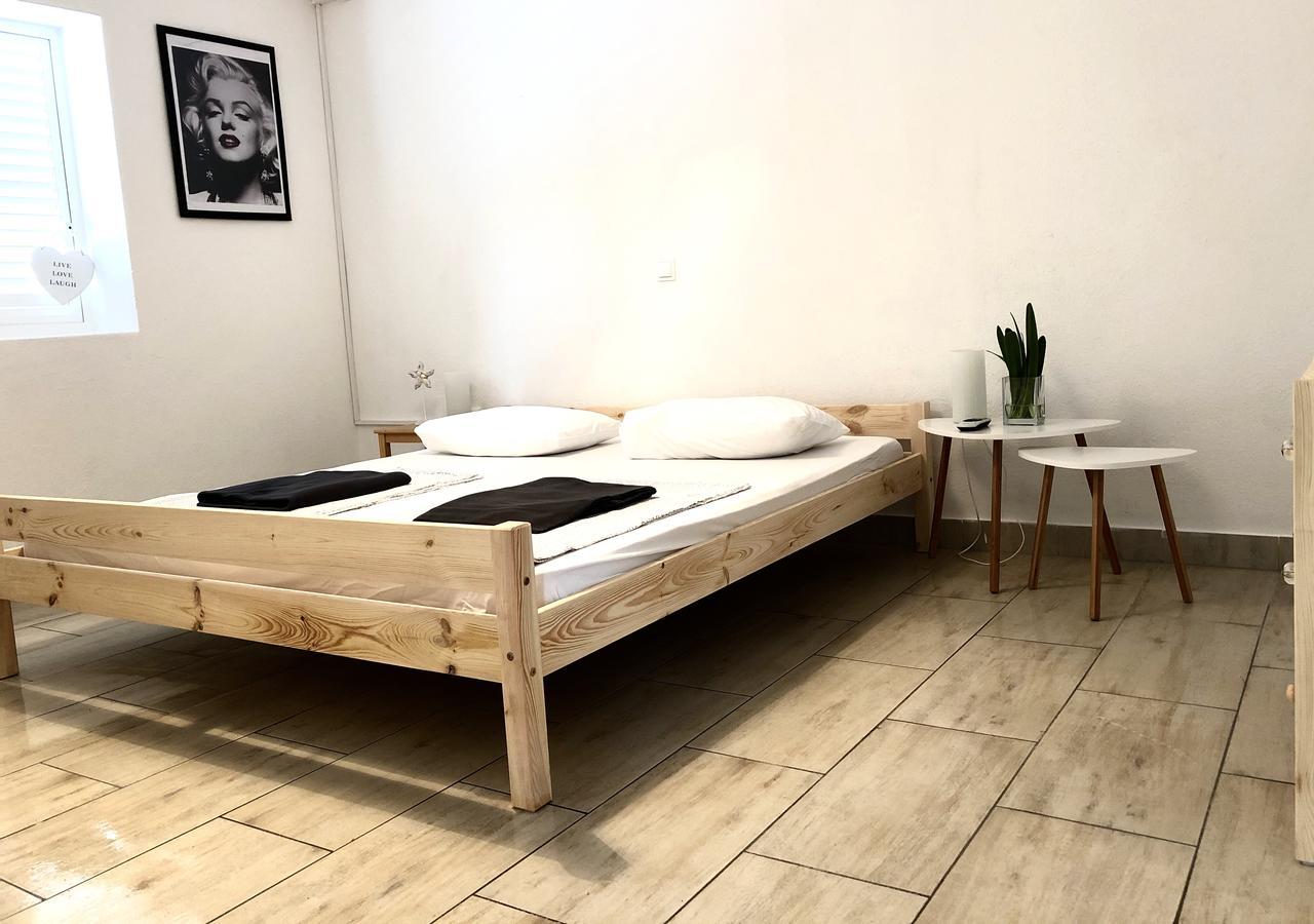 Guesthouse Dvoshko Хвар Экстерьер фото